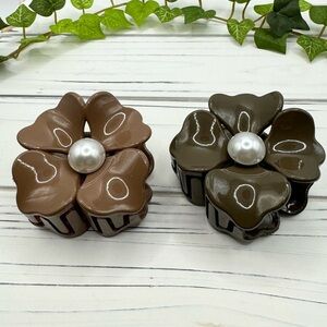 2 Small Flower Claw Hairclips